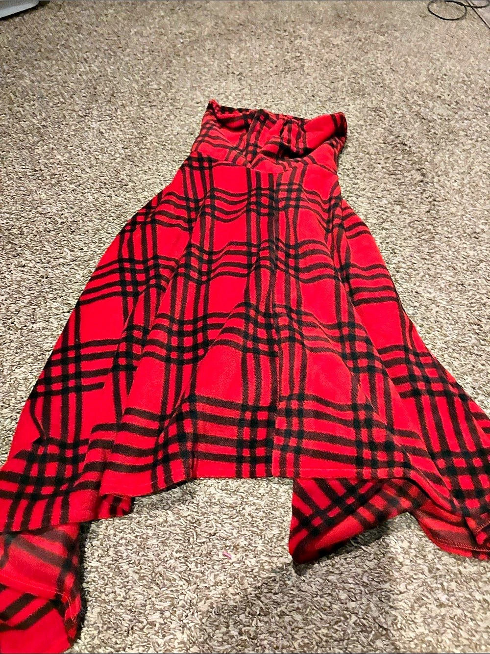 Le Moda Plaid Cape in Red & Black Size Medium NWT